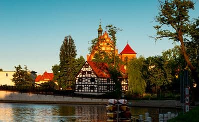 Old Granaries and Art Museum