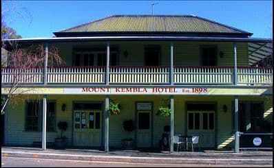 Mount Kembla Village Hotel