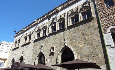 Loge De Mer Town Hall