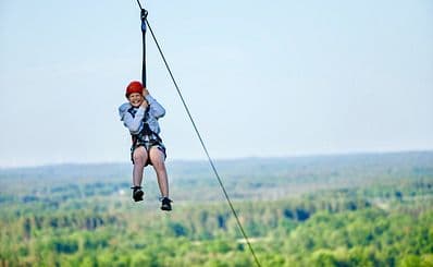 Zipline på Kungsbygget Äventyrspark