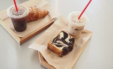 DIY and Green / Art & Coffee Shop