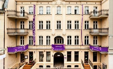 Blooms Boutique Hostel Inn & Apartments
