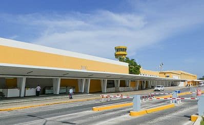 CuraƧao International Airport (CUR)