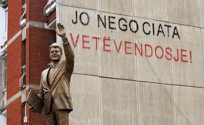 Bill Clinton Statue