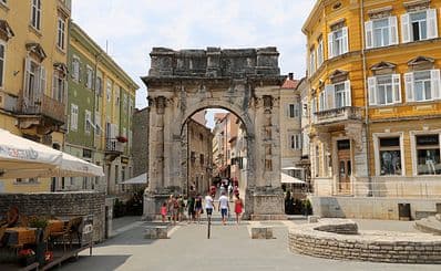 Sergijevaca and Kandlerova Streets