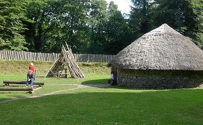 Craggaunowen Castle & Crannóg