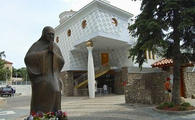 Mother Teresa Statue