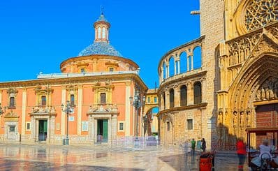 Plaza de la Reina & Plaza de la Virgen