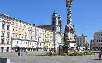 Hauptplatz Main Square & Landstraße