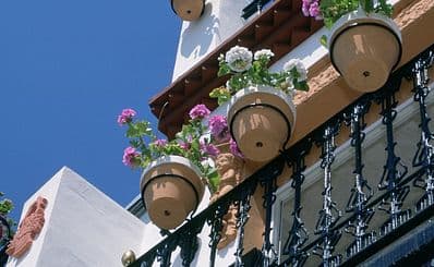 Barri Vell Santa Creu — Old Town Quarter